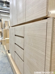 HORIZONTAL OAK VENEER IN SHOP