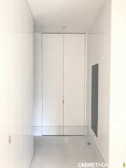 INTEGRATED DOOR WITH BASE REVEAL
