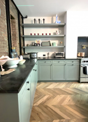 GREEN KITCHEN WITH SHAKER DOORS