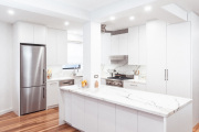 WHITE KITCHEN WITH FLAT DOORS