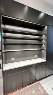 BLACK AND WHITE KITCHEN