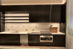 BLACK KITCHEN WITH WHITE STONE